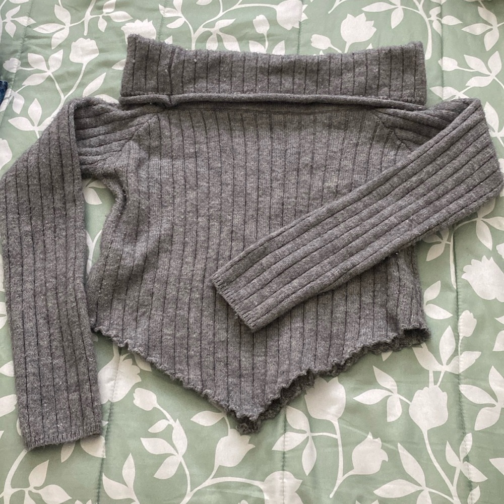 Off the shoulder knitted sweater/shirt